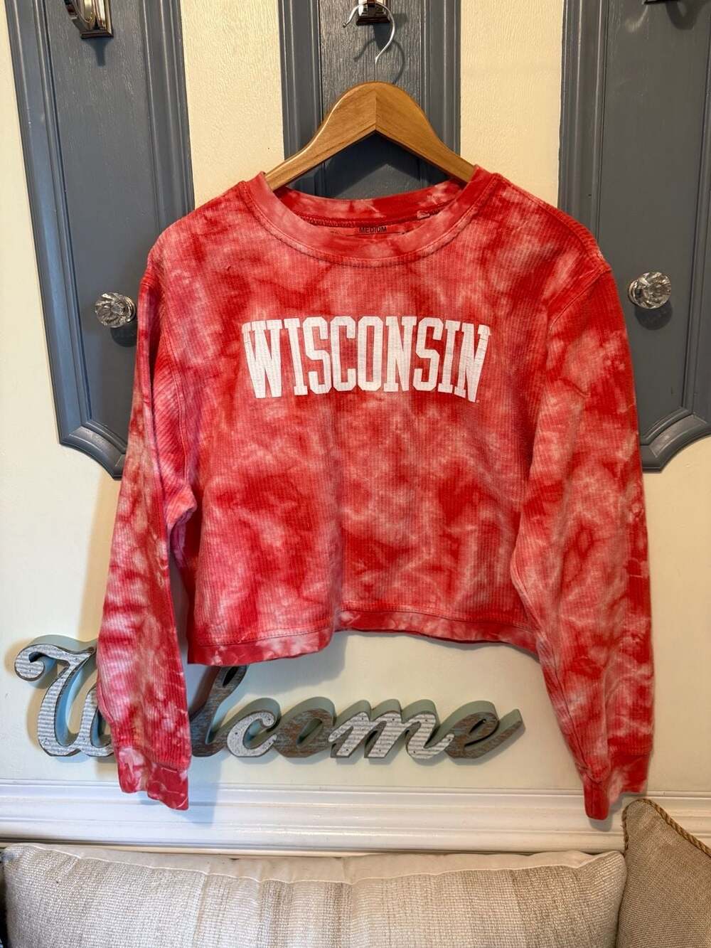 Pressbox Wisconsin Badgers Red Tie-Dye Cropped Sweatshirt Medium
